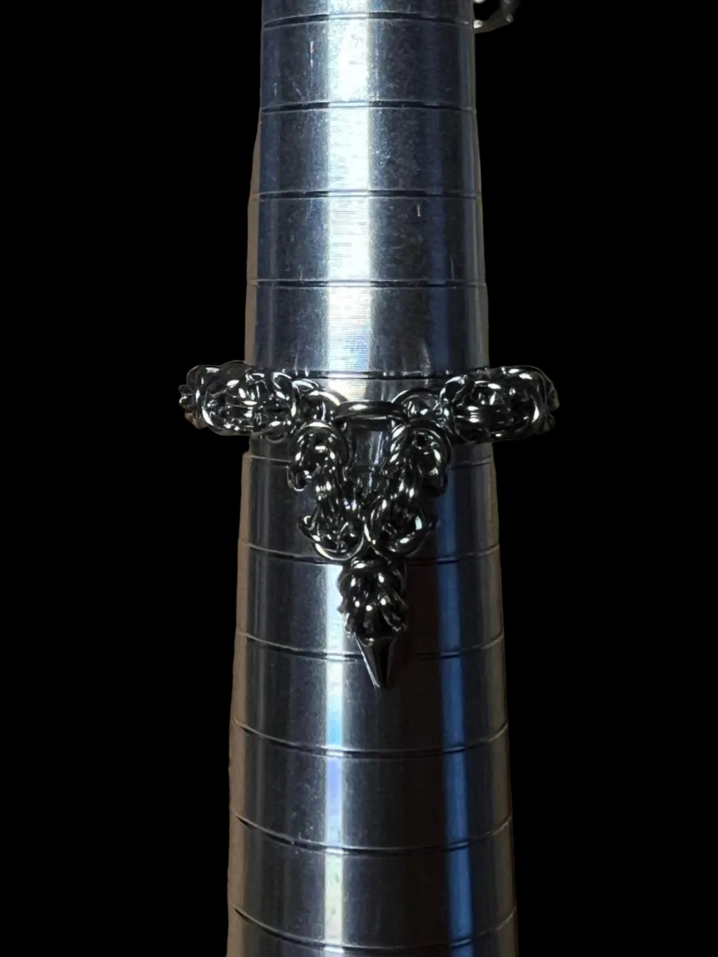 V spike ring